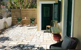 Lena'S Traditional Villa